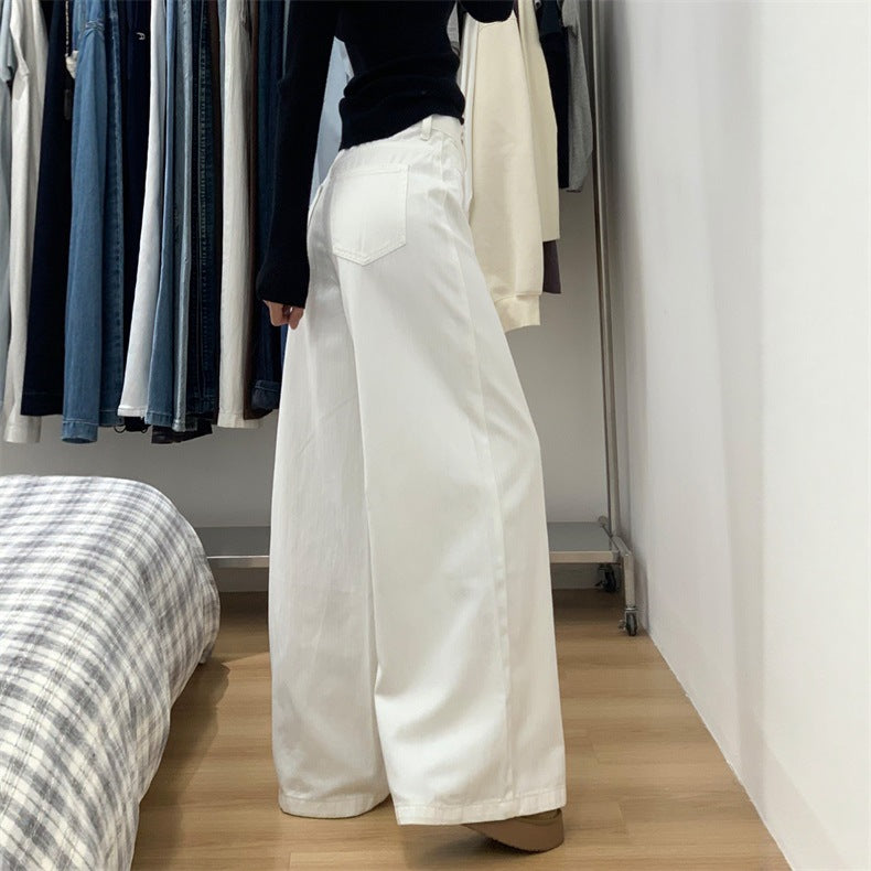 Weisse, hochgeschnittene Jeans