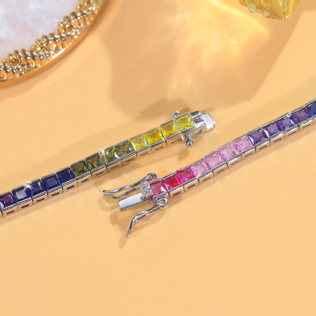 Regenbogenfarbenes Tennis-Armband mit Zirkonia – Bild 6 | LuxeStyle