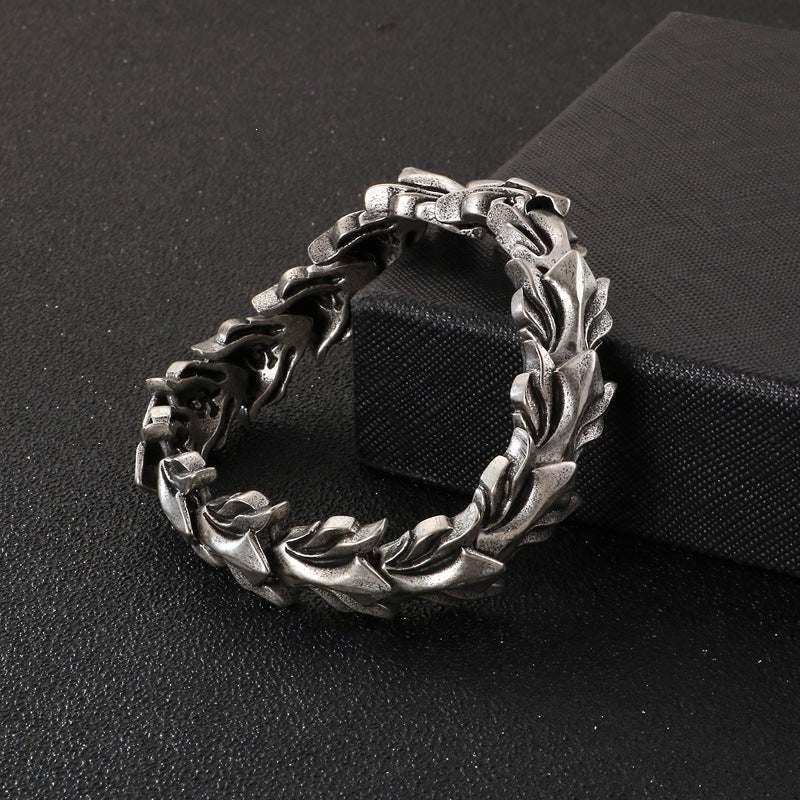Trendiges Titan-Armband mit Skelett-Kette