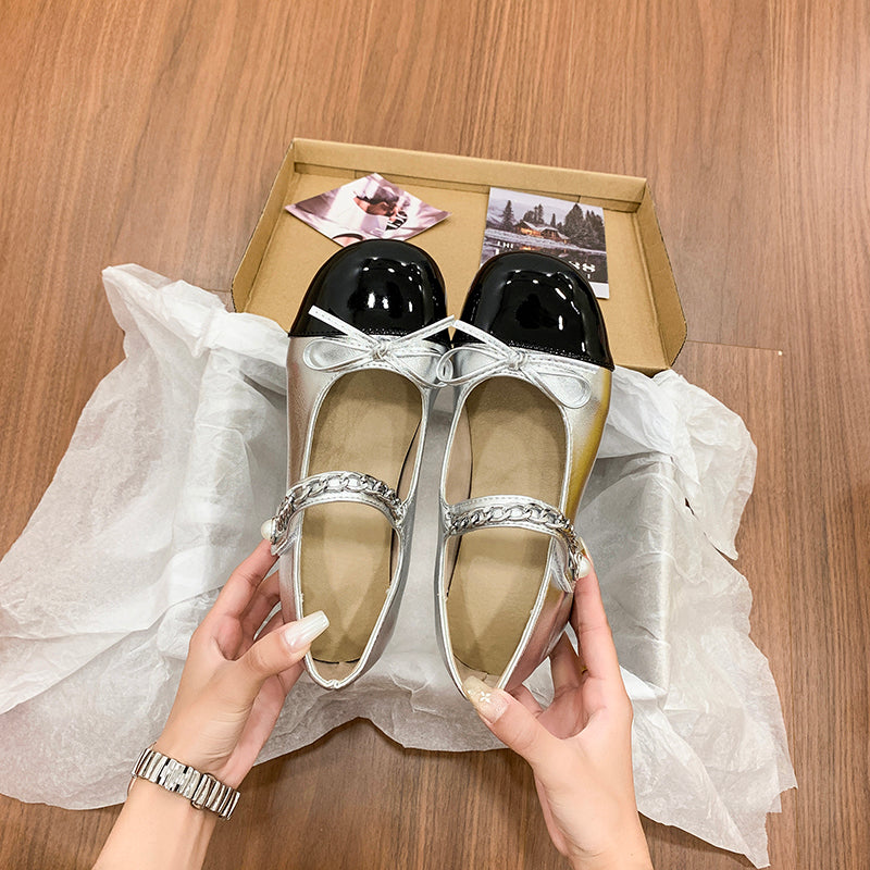 Mary Jane Slip-On Schuhe mit Kettenverzierung