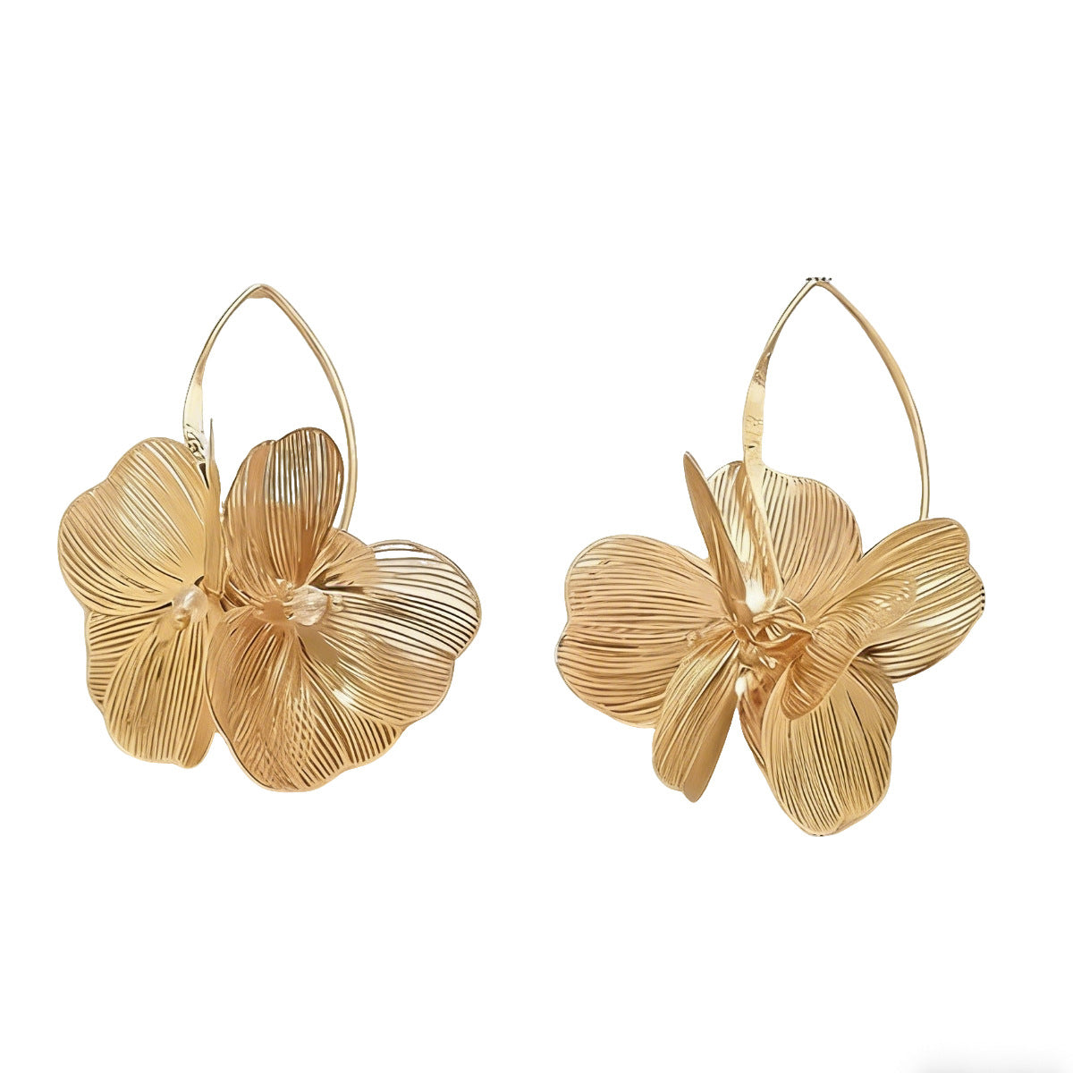Ohrstecker mit hohlem Blumen-Design