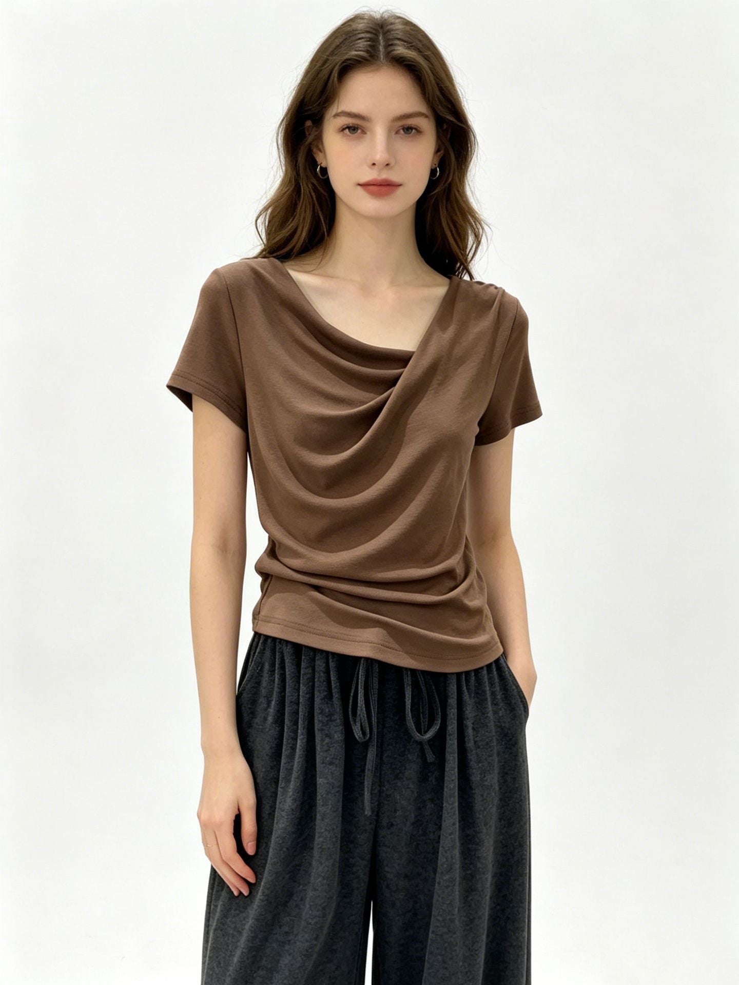 Asymmetrisches Kurzarm-Shirt mit U-Boot-Ausschnitt