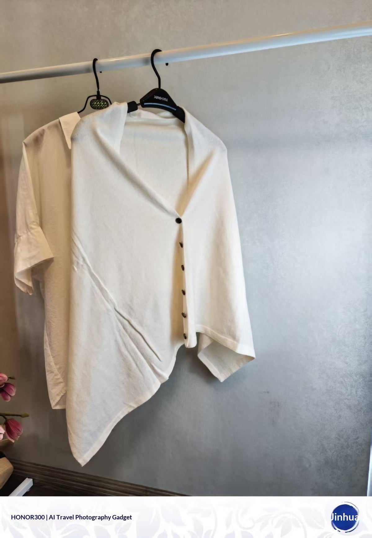 Schwarzer Wollschal mit Vintage‑Look – Bild 3 | LuxeStyle