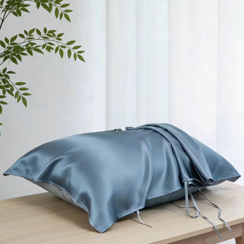 Silberner Kissenbezug aus Mulberry-Seide – Bild 10 | LuxeStyle