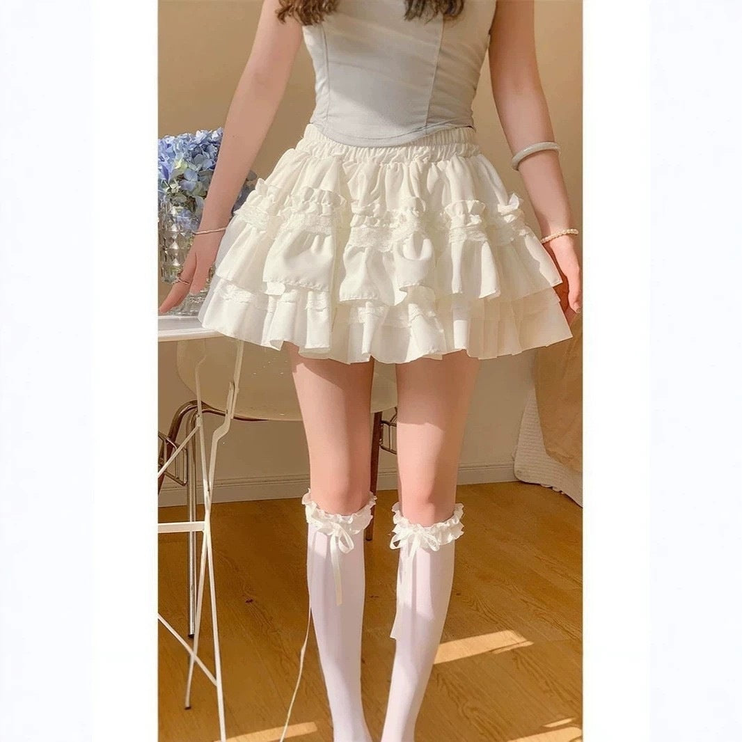 Kurzes Ballkleid mit Spitze