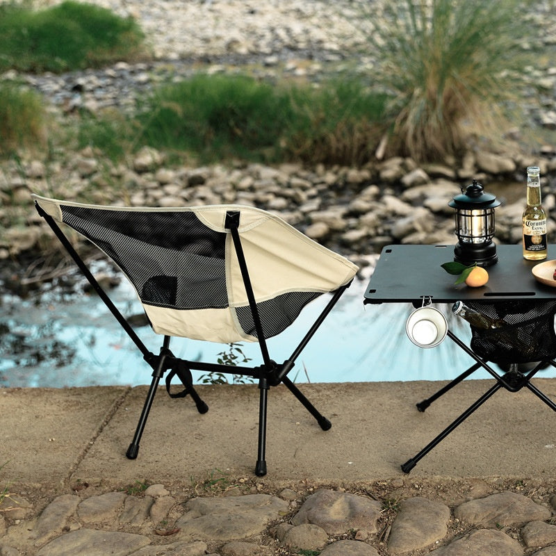 Faltbarer Outdoor-Stuhl mit Netzrückenlehne