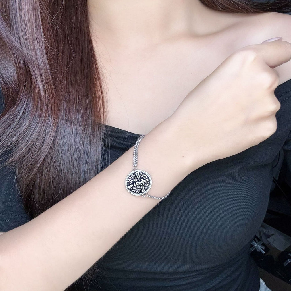 Retro-Armband mit Löwenkopf und Kreuz