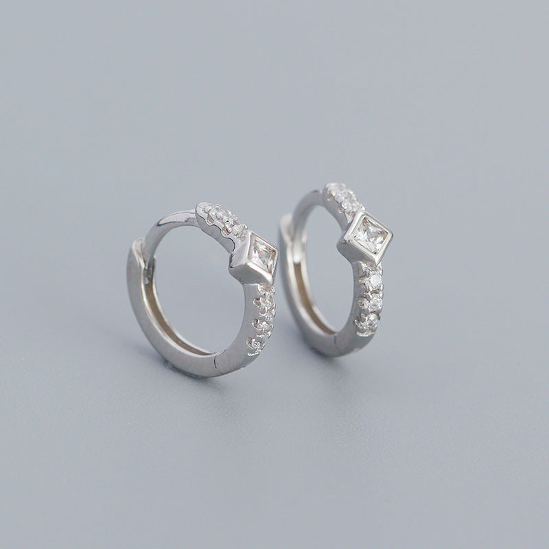 Diamantbesetzte Creolen