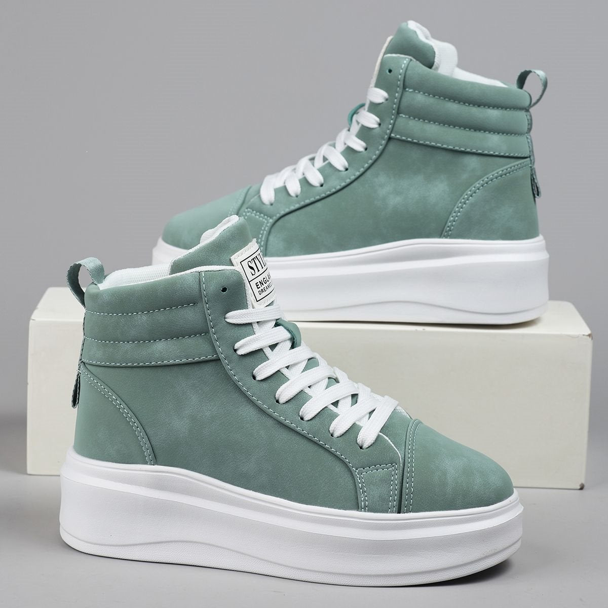 Hohe Sneaker