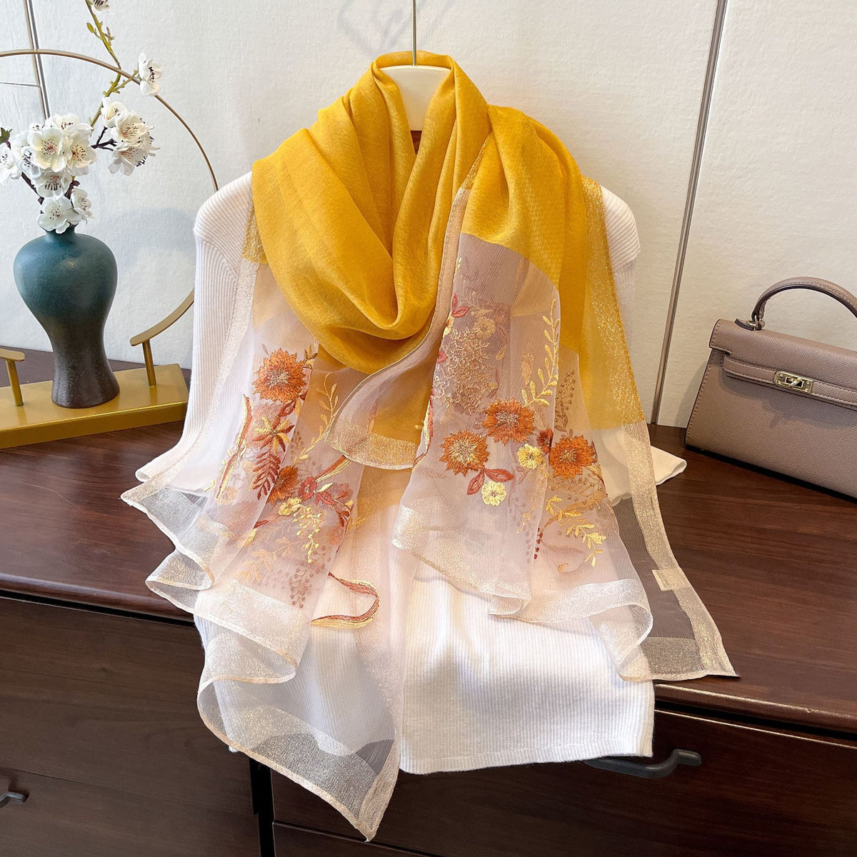 Gestickter Jacquard-Umhänge-Schal – Bild 4 | LuxeStyle