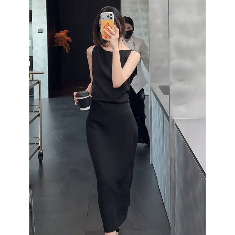 Einfaches, ärmelloses Kleid mit Rückenausschnitt