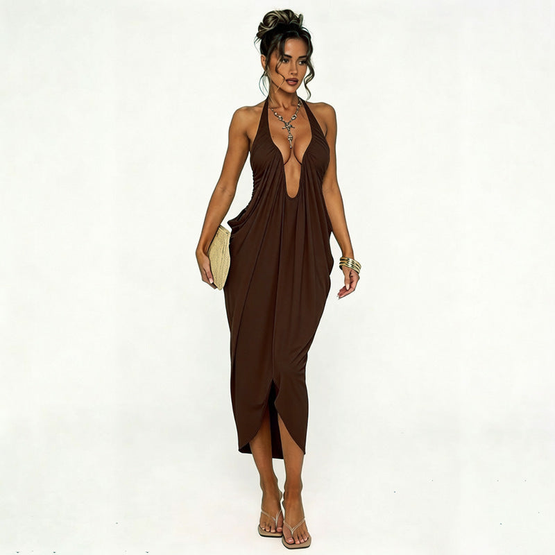 Sommerliches Neckholder-Kleid mit tiefem V-Ausschnitt