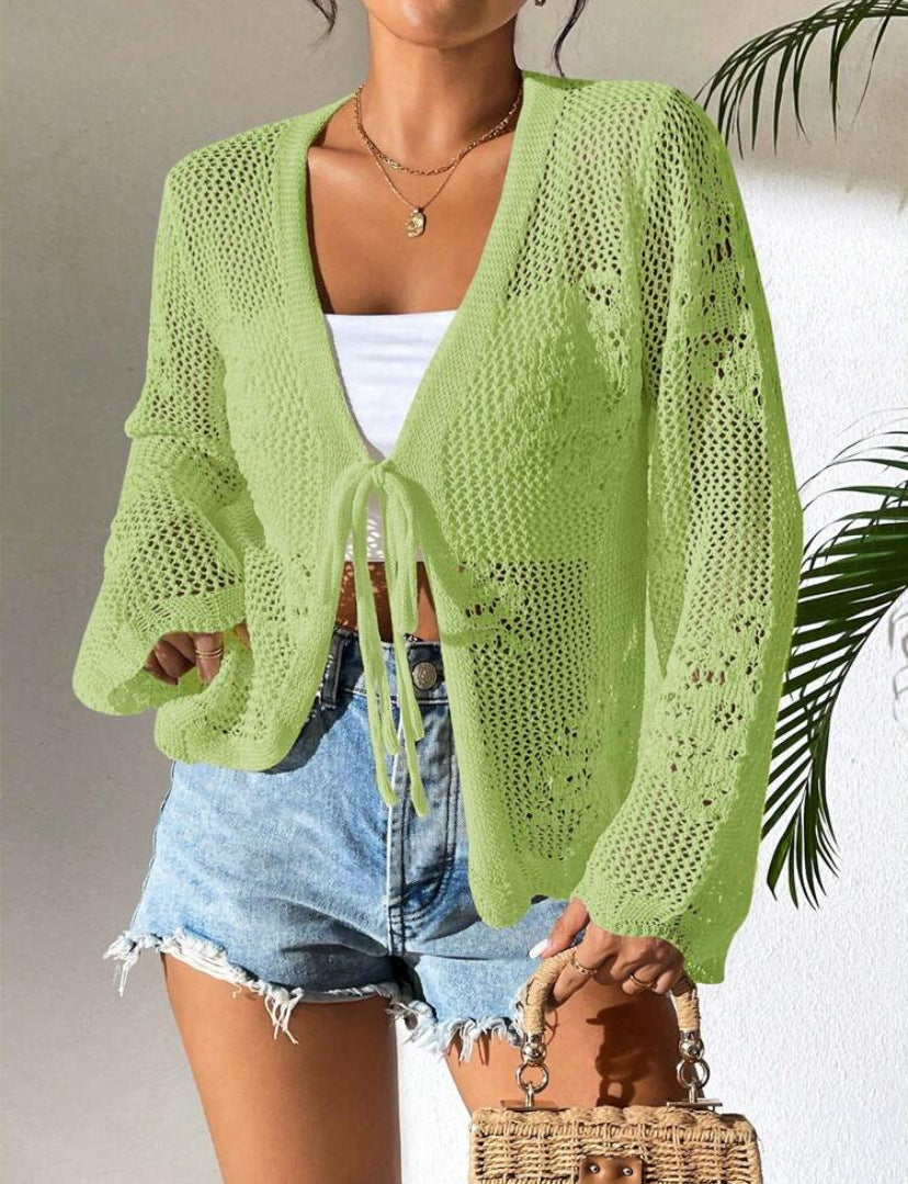 Dünne Lätzchen-Strickjacke