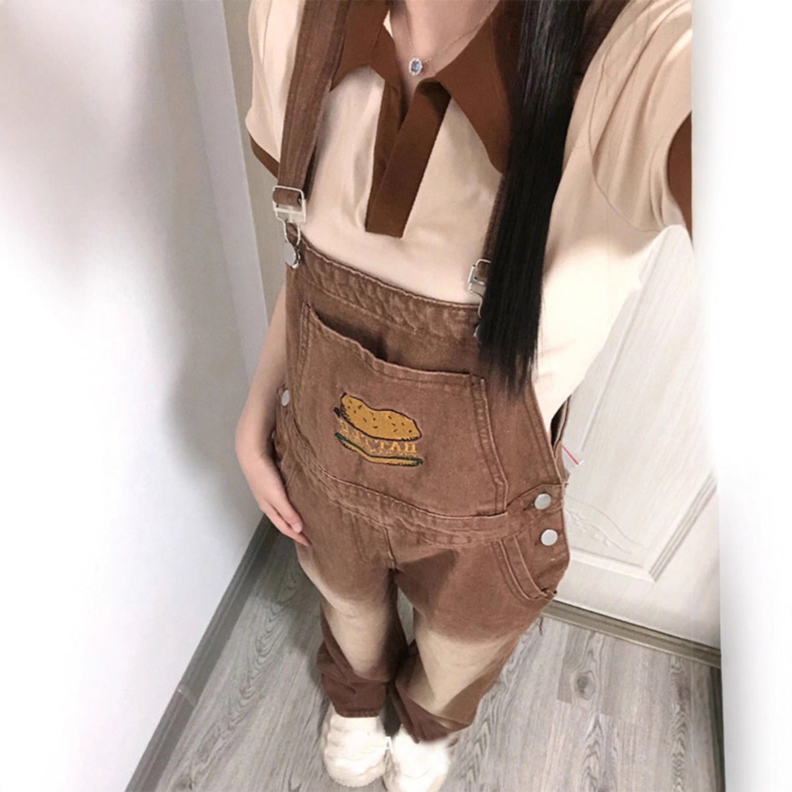 Bügelhose mit Burger Stickerei