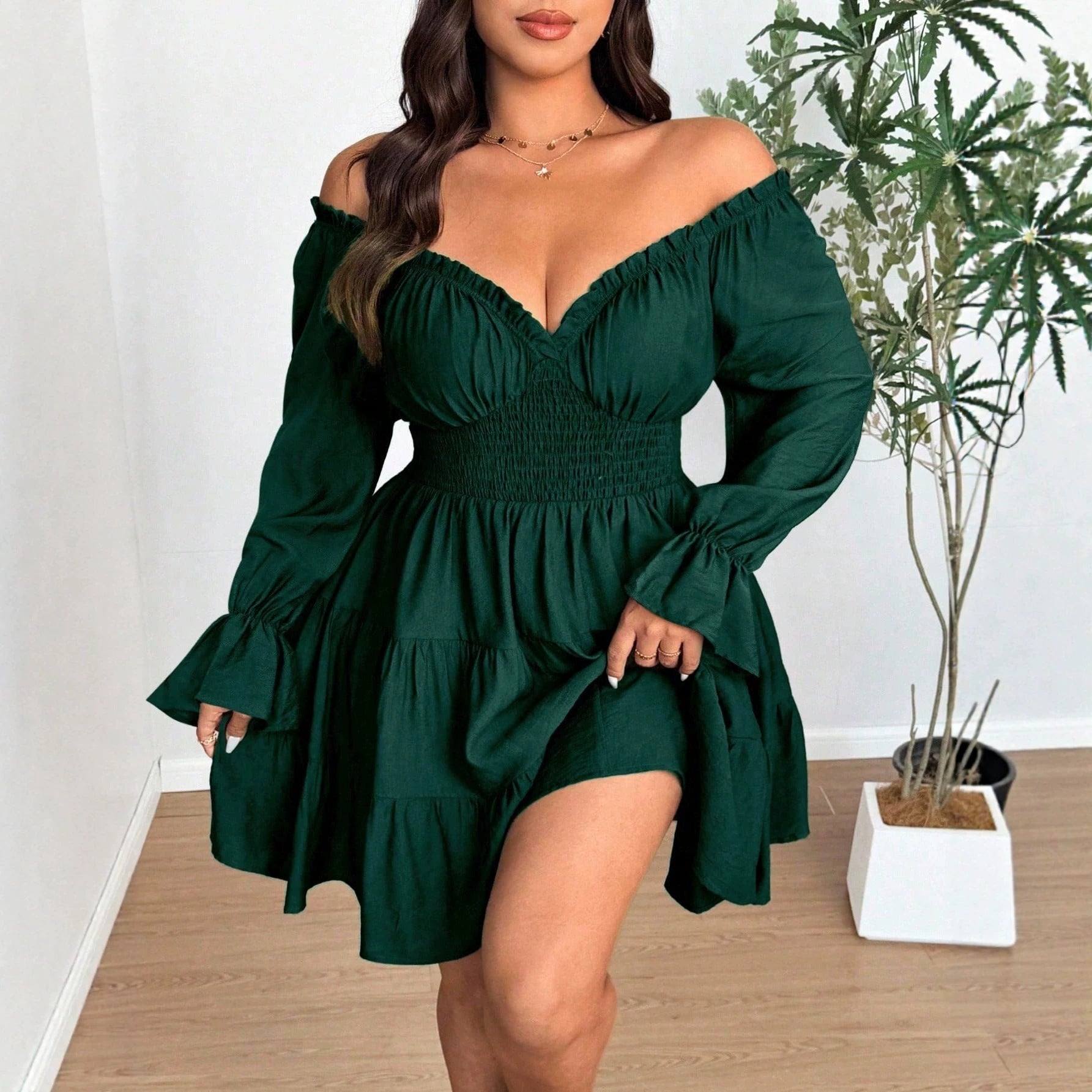 Kurzes V-Ausschnitt-Kleid