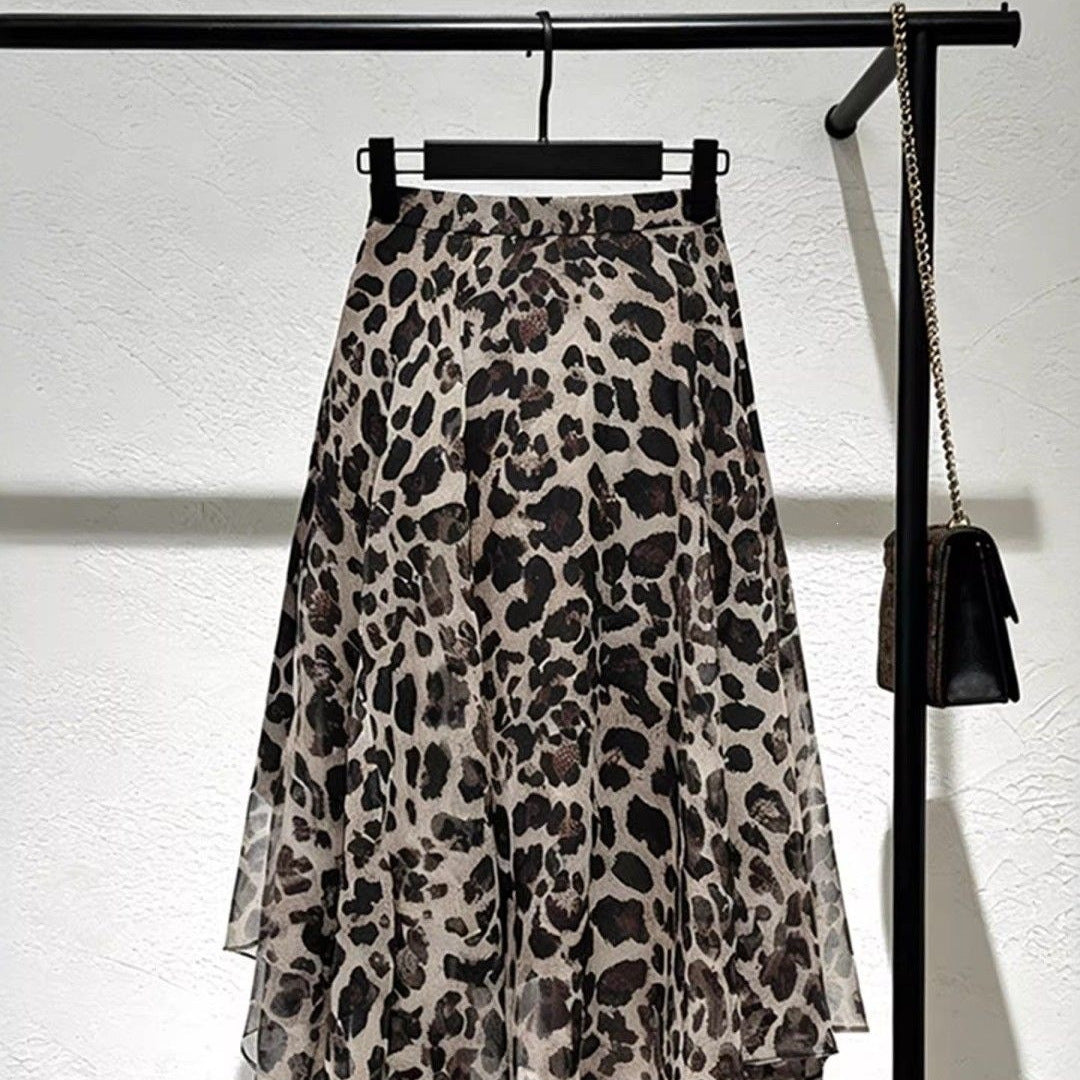 Midi-Kleid mit Rüschen und Leopardenmuster