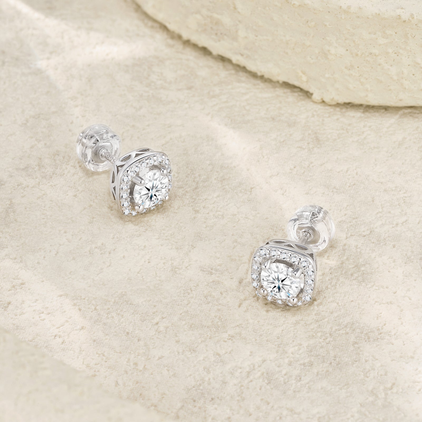 Moissanit-Ohrstecker «Solitär» 3 ct · 925 Silber Cushion-Halo