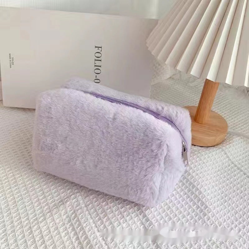 Bestickte Plüsch-Kosmetiktasche | LuxeStyle