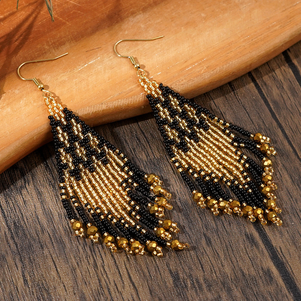 Boho-Ohrringe mit Quasten und Reisperlen