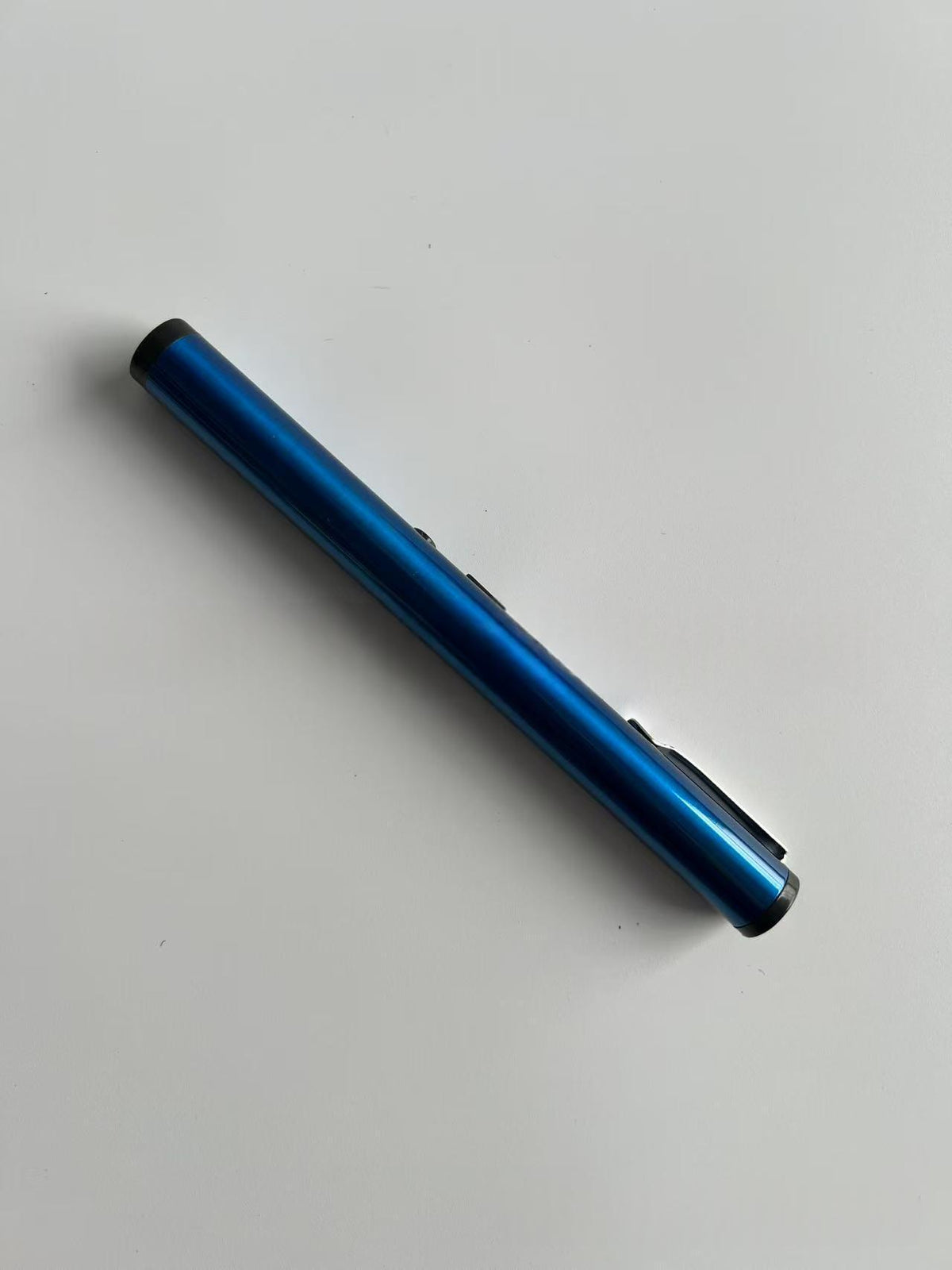 Multifunktionaler Edelstahl-Taschenlampen-Stift | LuxeStyle