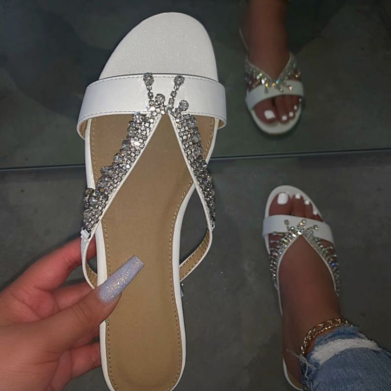Flache Sandalen mit Perlen und Steinen – Bild 6 | LuxeStyle