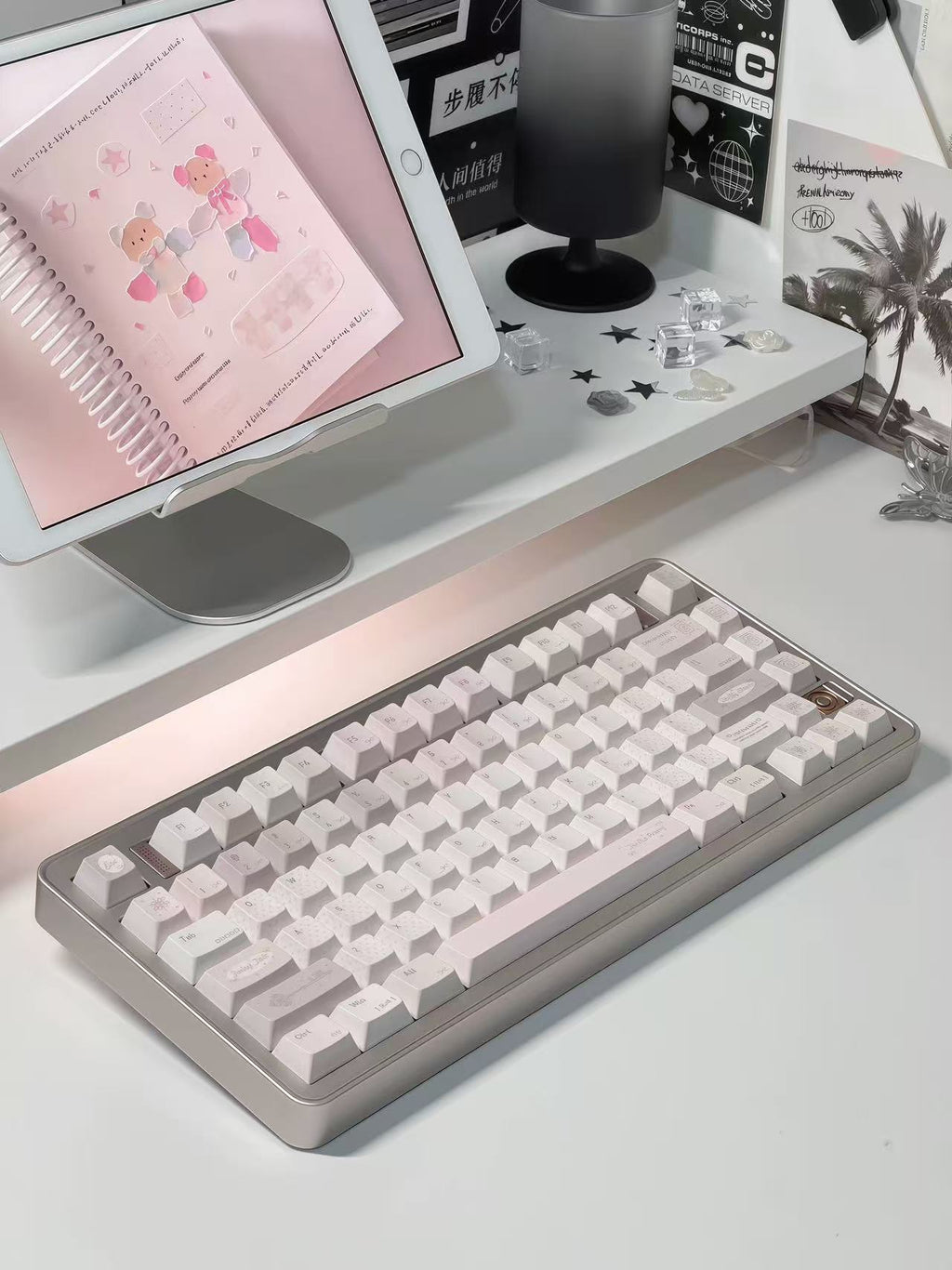 Personalisierbare Tastenkappen in Pink-Braun