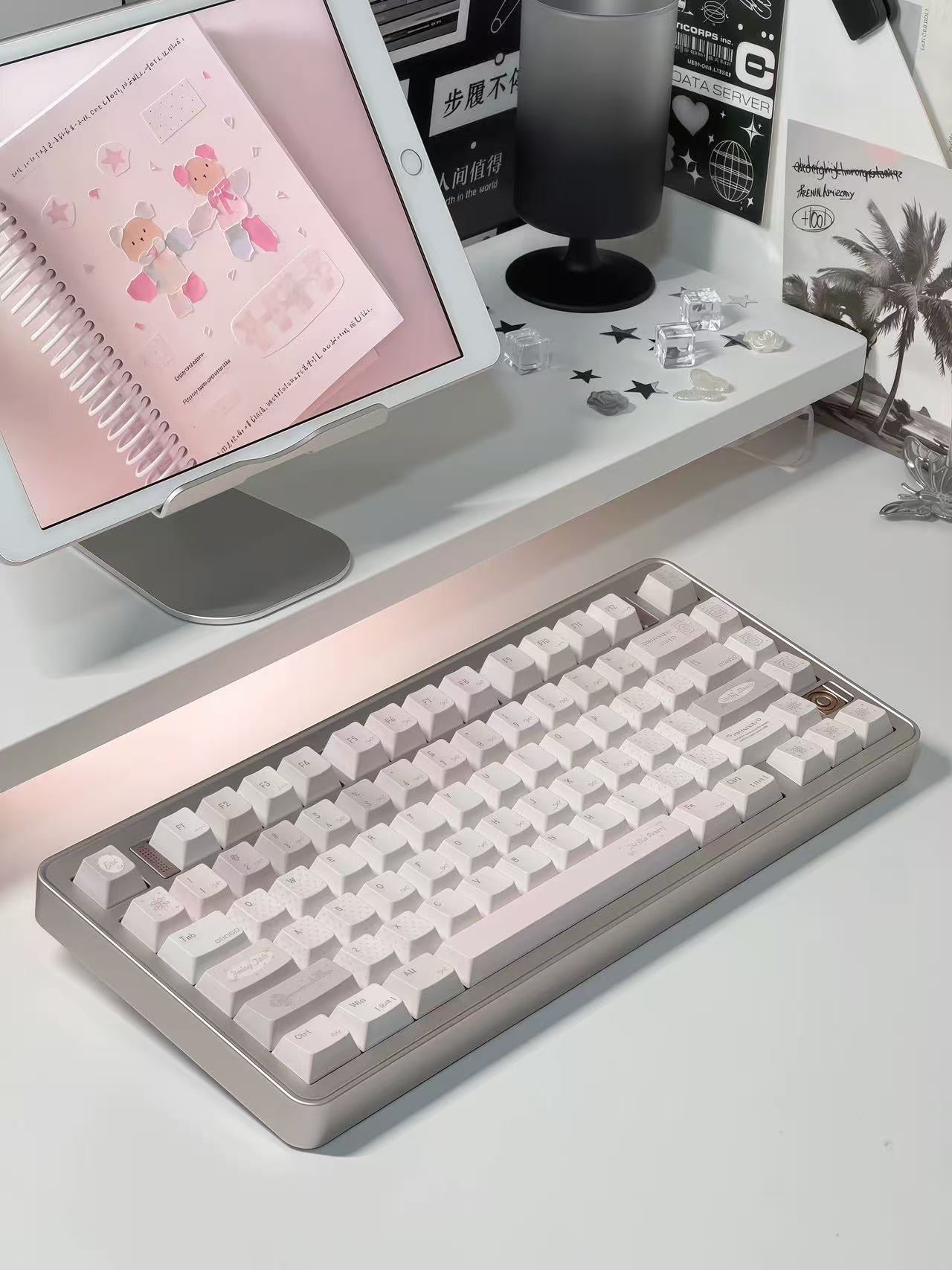 Personalisierbare Tastenkappen in Pink-Braun
