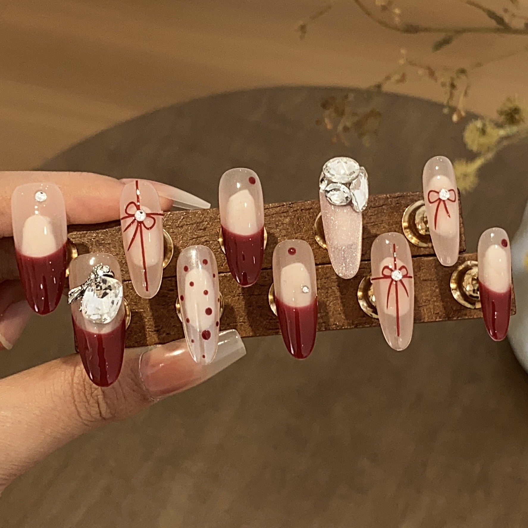 Weinroter Schmetterlings-Nagelaufkleber