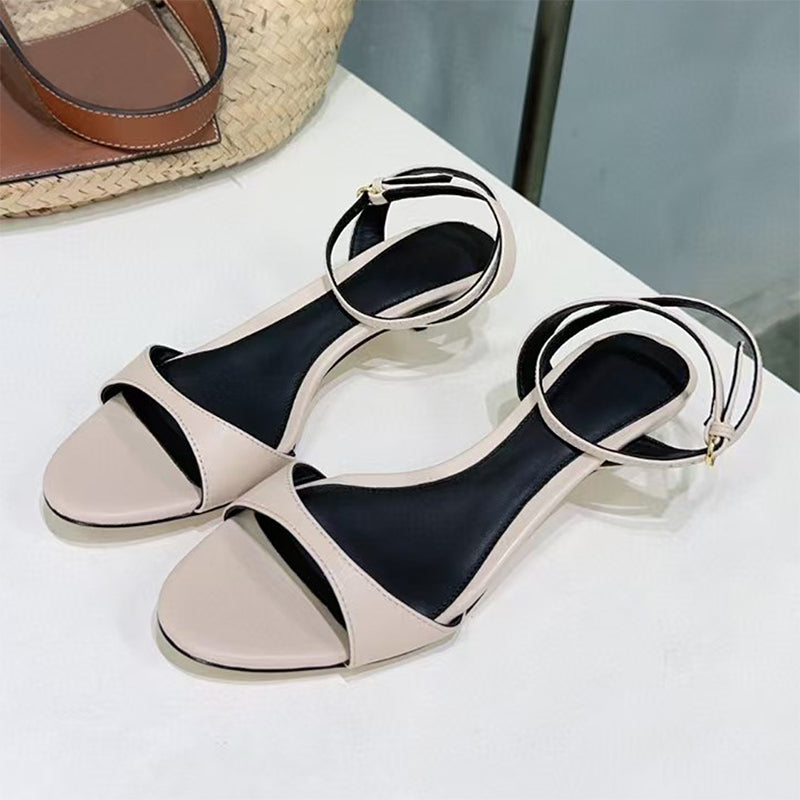 Schwarze oder weiße Retro-Sandalen mit Kittenabsatz – Bild 3 | LuxeStyle