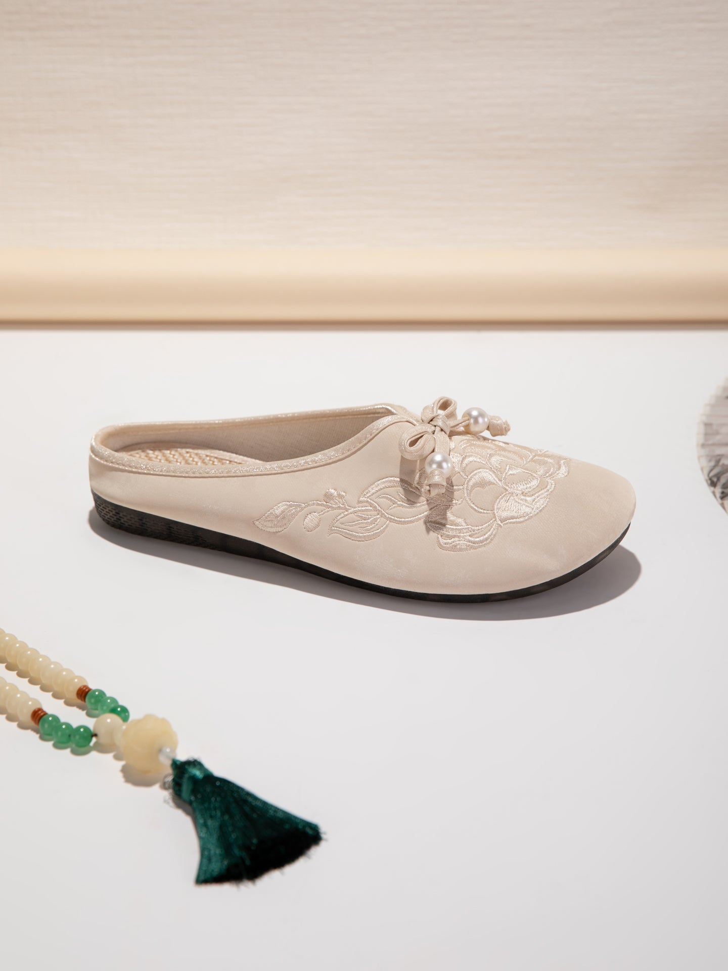 Bestickte Mules – Beige, elegant & bequem
