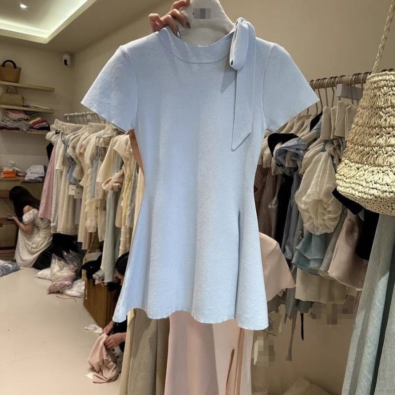 Kurzarm-Kleid mit Schleifendetail