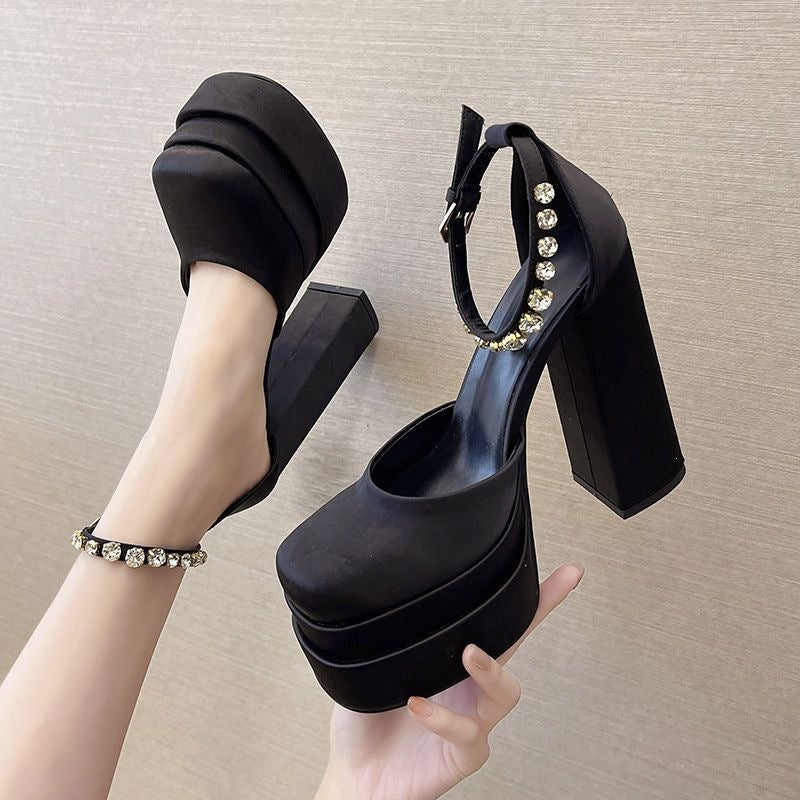 Elegante offene Sandalen mit Schnalle