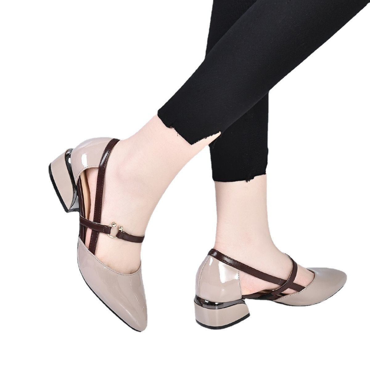 Sandale mit offener Zehenpartie, Blockabsatz und Lackriemen | LuxeStyle