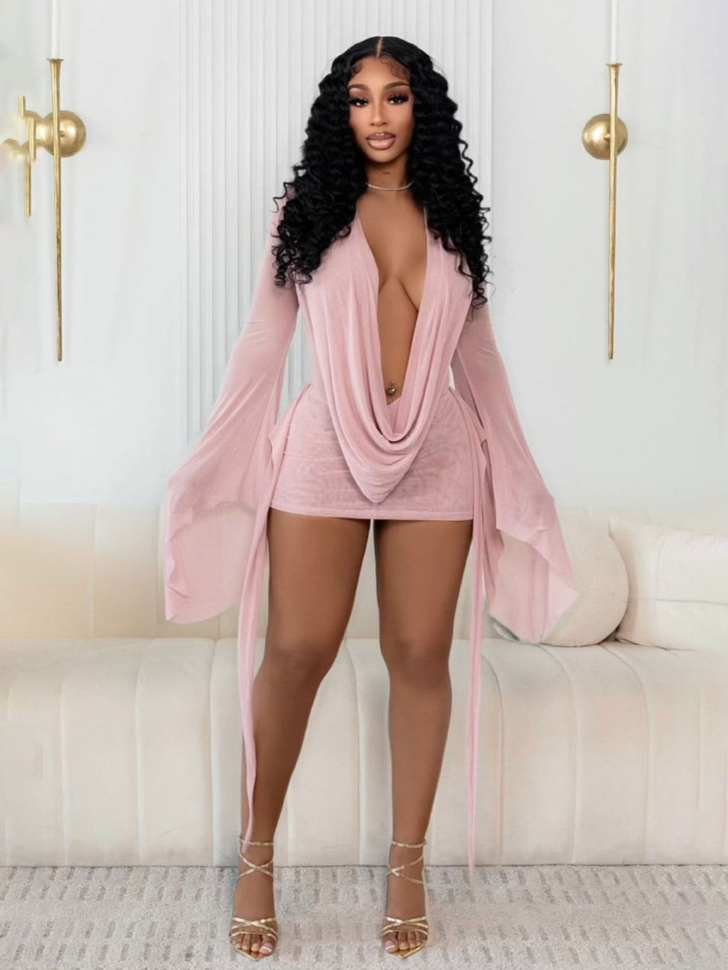 Spicy Girl Kleid mit tiefem V-Ausschnitt