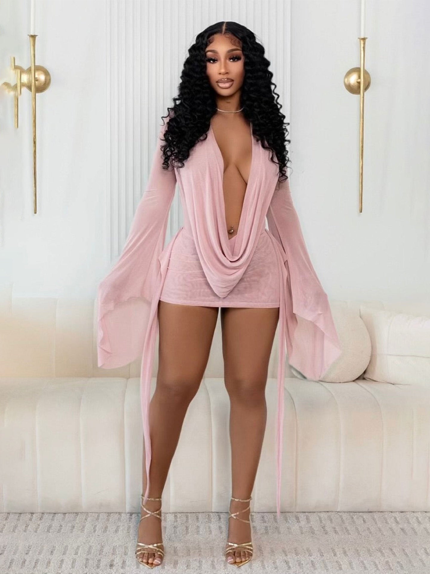 Spicy Girl Kleid mit tiefem V-Ausschnitt