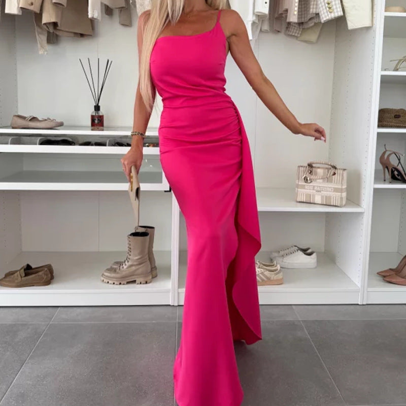 Elegantes, figurbetontes Sommerkleid mit Schlitz