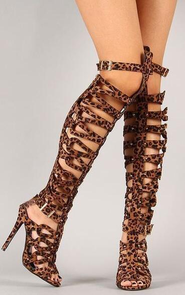 Stilvolle High-Top-Sandalen mit Metallbuckle – Bild 7 | LuxeStyle