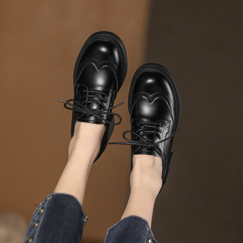 Britische Schnürschuhe mit Blockabsatz