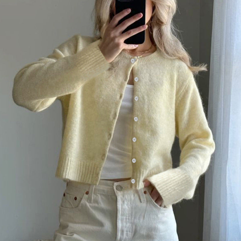 Strick-Cardigan mit Rundhals und Knöpfen