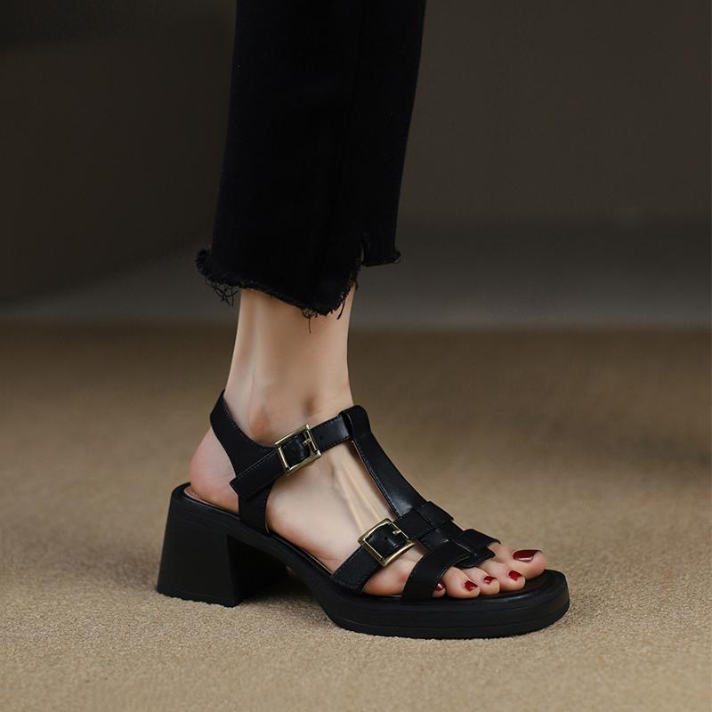 Retro-Sandalen mit T-Buckle – Bild 6 | LuxeStyle