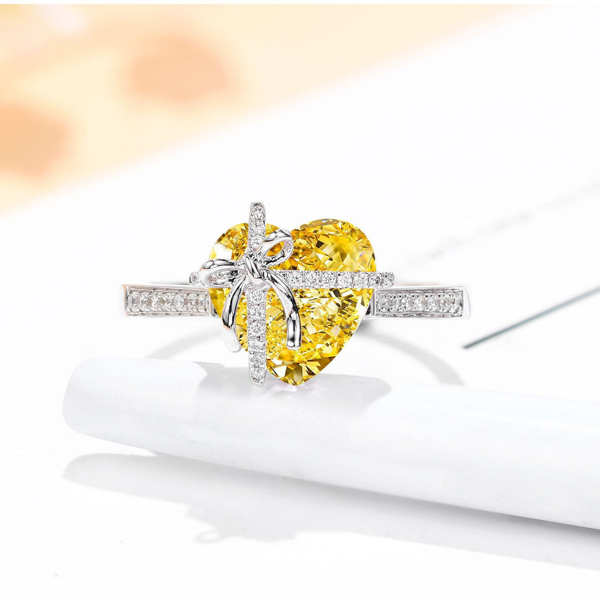 Verstellbarer Ring mit Zirkonia-Herz – Bild 4 | LuxeStyle