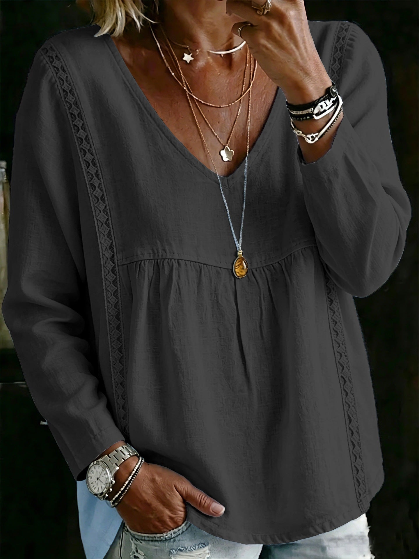 V-Neck Pullover mit Spitze