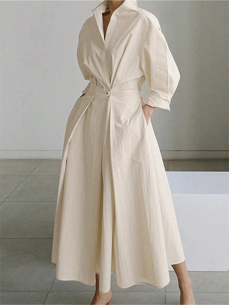 Elegantes, langes Hemdblusenkleid mit ausgestelltem Saum