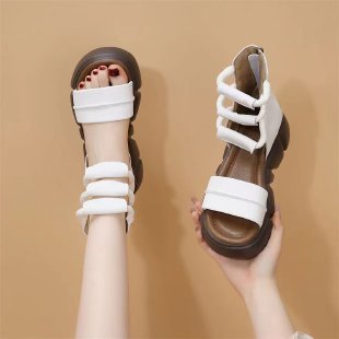 Schwarze Roman Sandalen mit dicker Sohle – Bild 5 | LuxeStyle