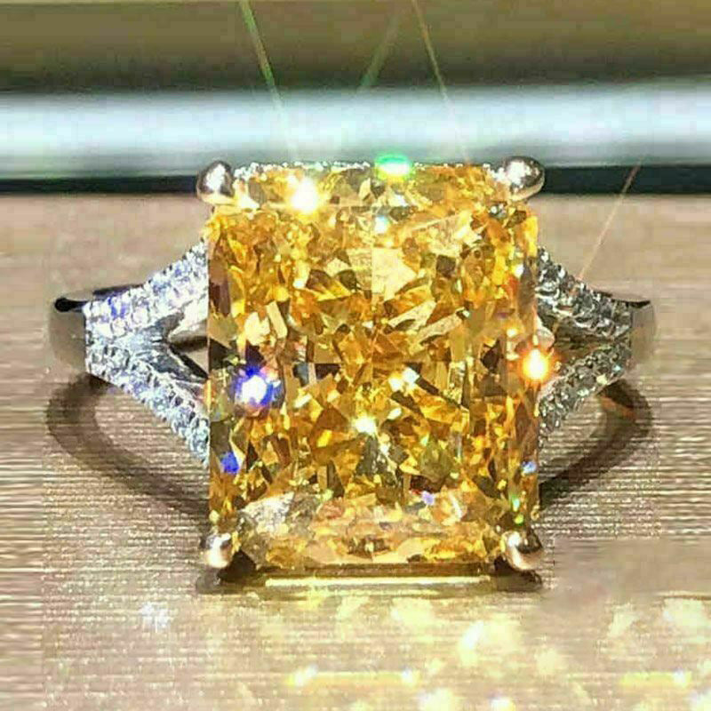 Eleganter Zirkonring mit Vier-Krappenfassung