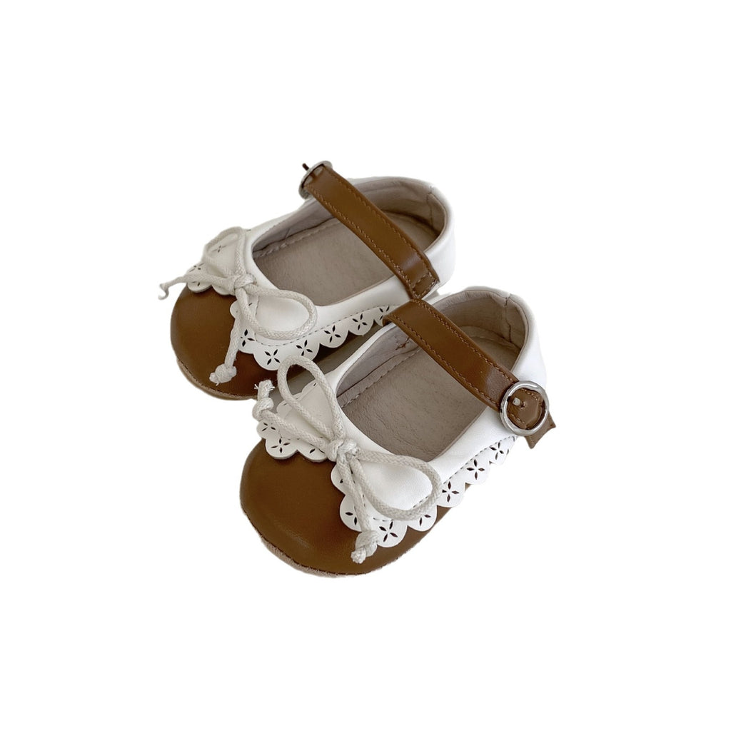 Retro-Lauflernschuhe mit Schleife