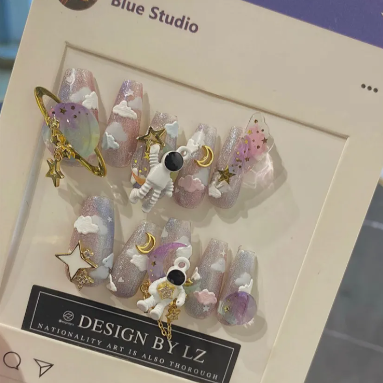 Nagelsticker «Astronaut» für die Hände – Bild 4 | LuxeStyle