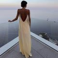 Rückenfreies Satin-Maxikleid