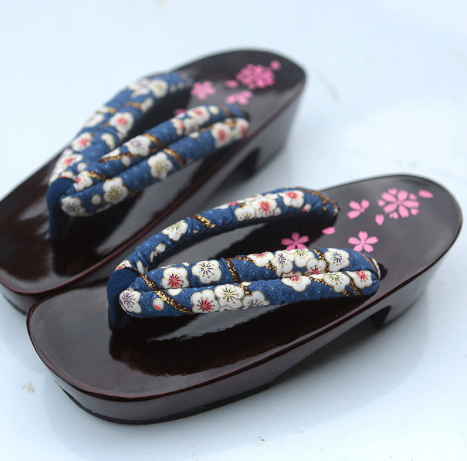 Japanische Holzsandalen mit Stoffoberteil – Bild 10 | LuxeStyle
