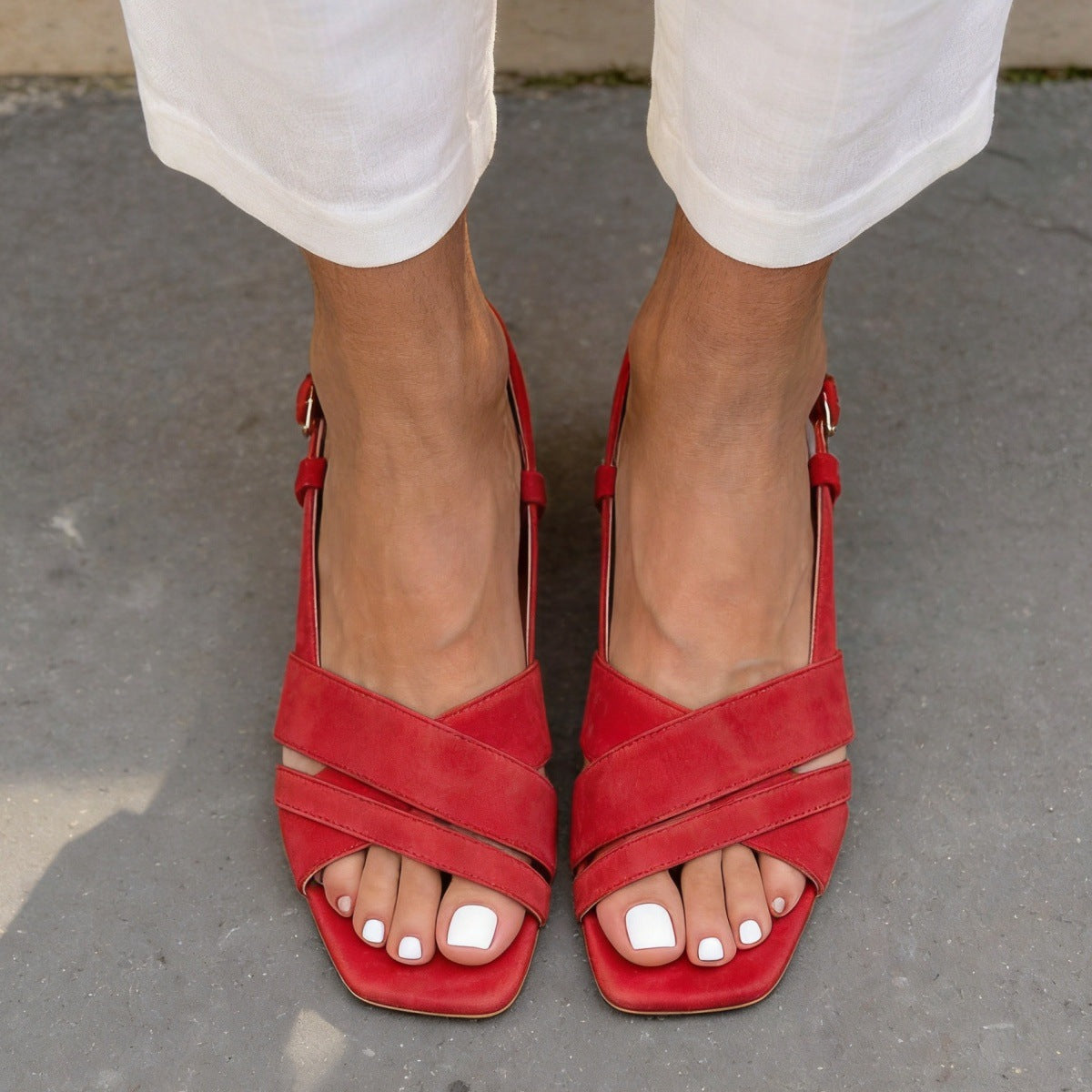 Rote Samt Sandalen mit mittelhohem Absatz – Bild 3 | LuxeStyle